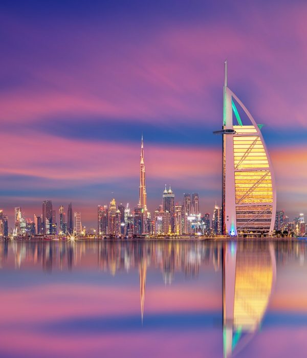 Dubai,Complete,Skyline,With,Sunset,Clouds,And,Reflection,In,Water